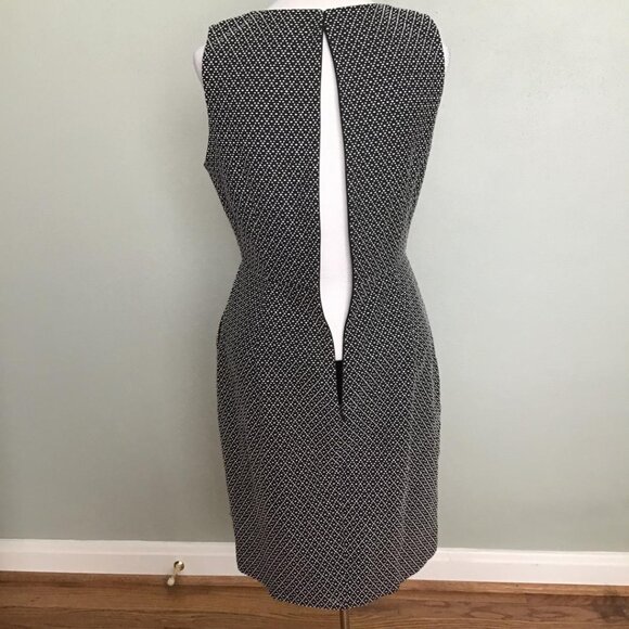 J.CREW Sleeveless Lined Sheath Size 4 Black & Cream Textured V Neck - Picture 3 of 5